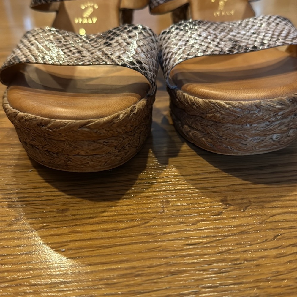 Italian Shoemakers Snakeskin Pattern Wedges - Picture 10 of 11